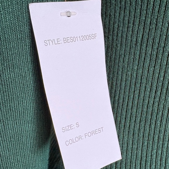 NWT Design History Woman’s Small Forest Green V-neck Ribbed Sweater - Picture 6 of 6